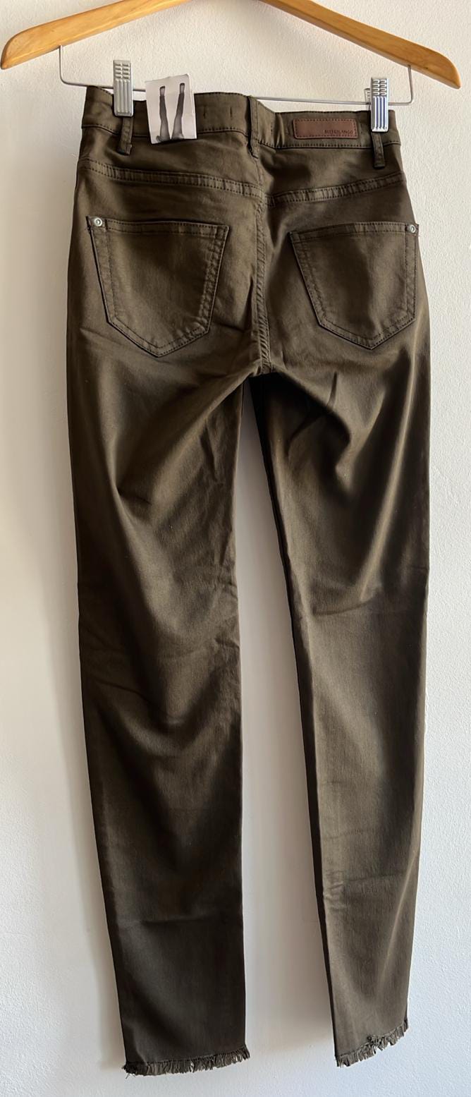Pantalones Tejanos Slim Fit con Rasgados – Talla EU 34