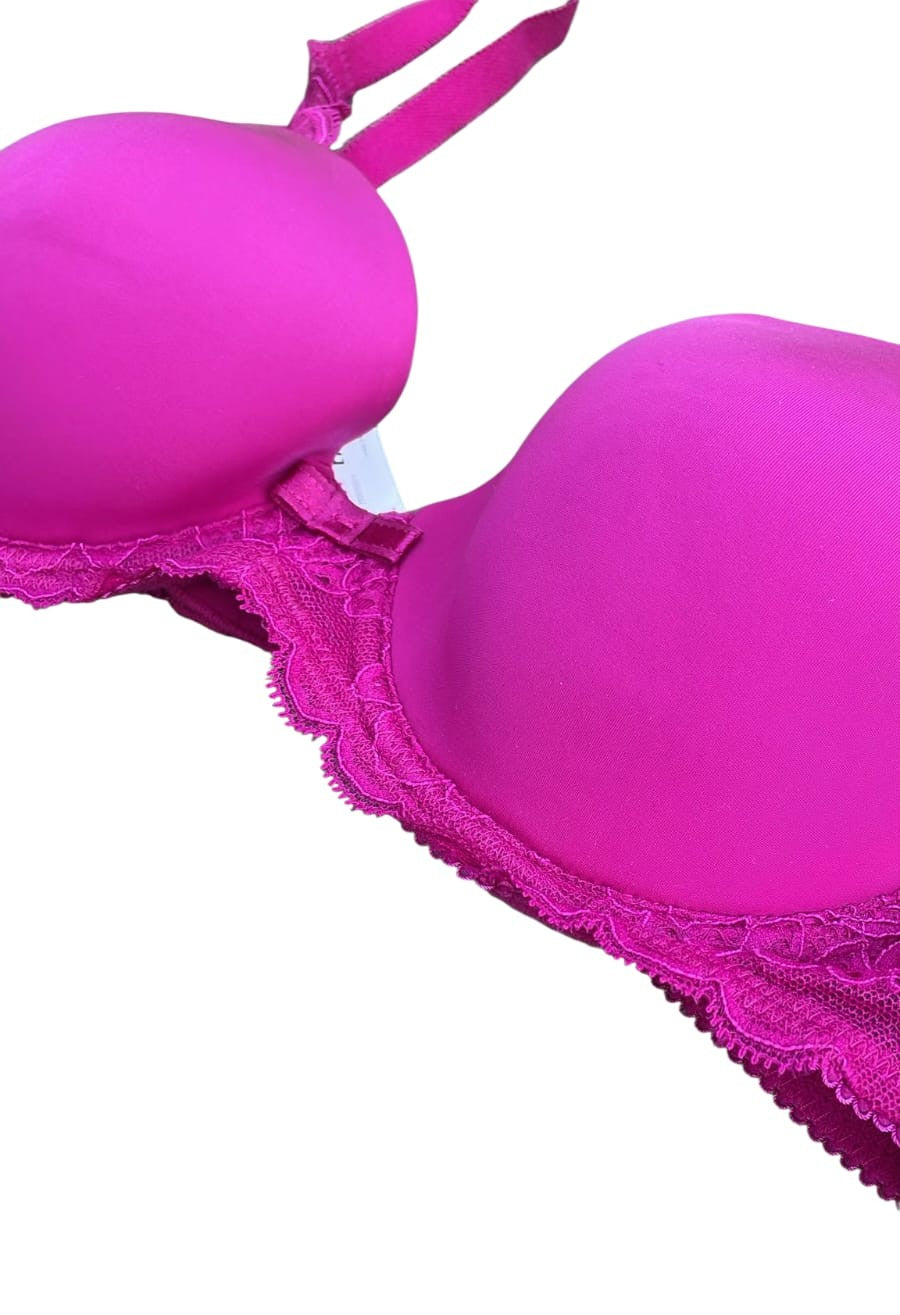 Sujetador Triumph Fucsia Talla 95A – Elegancia con Encaje y Máxima Comodidad